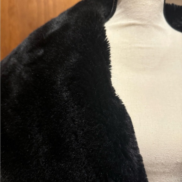 Vintage luxe black leather jacket with faux fur - Picture 2 of 10